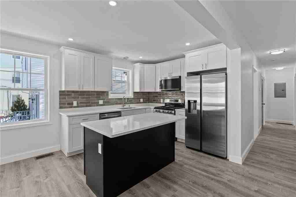 29 Stansbury St ##2 - Photo 2 of 11