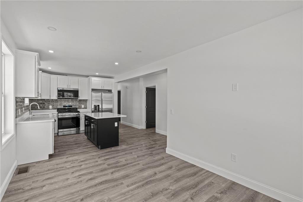 29 Stansbury St ##2 - Photo 4 of 11