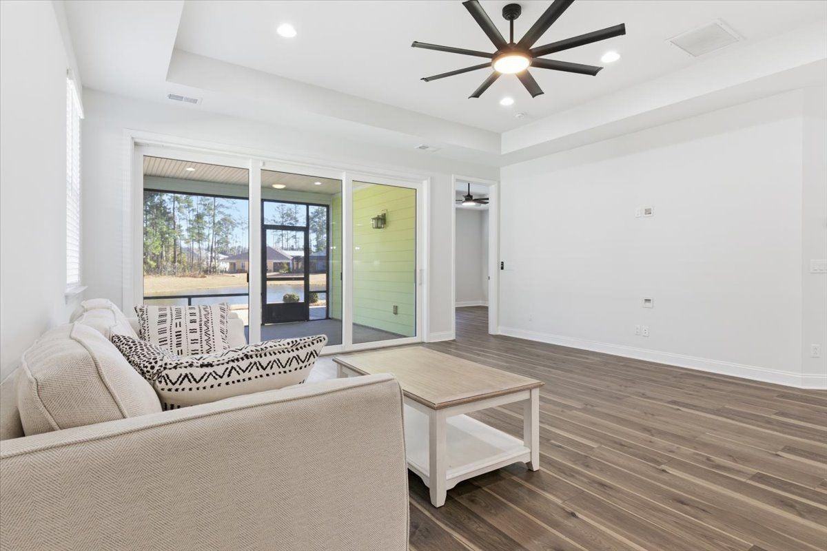 155 Weekend Ave - Photo 3 of 7