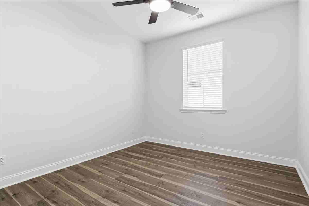 155 Weekend Ave - Photo 4 of 7