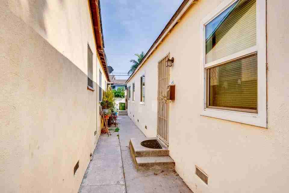 12210 Culver Blvd ##1/2 - Photo 3 of 5