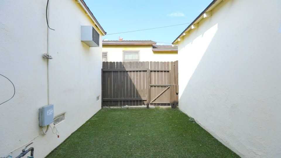 12210 Culver Blvd ##1/2 - Photo 4 of 5