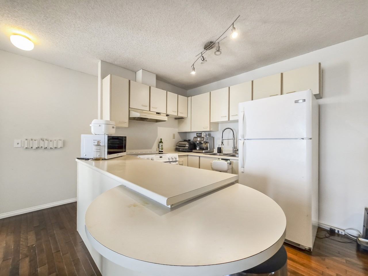 1500 Edenwold Heights NW - Photo 7 of 21