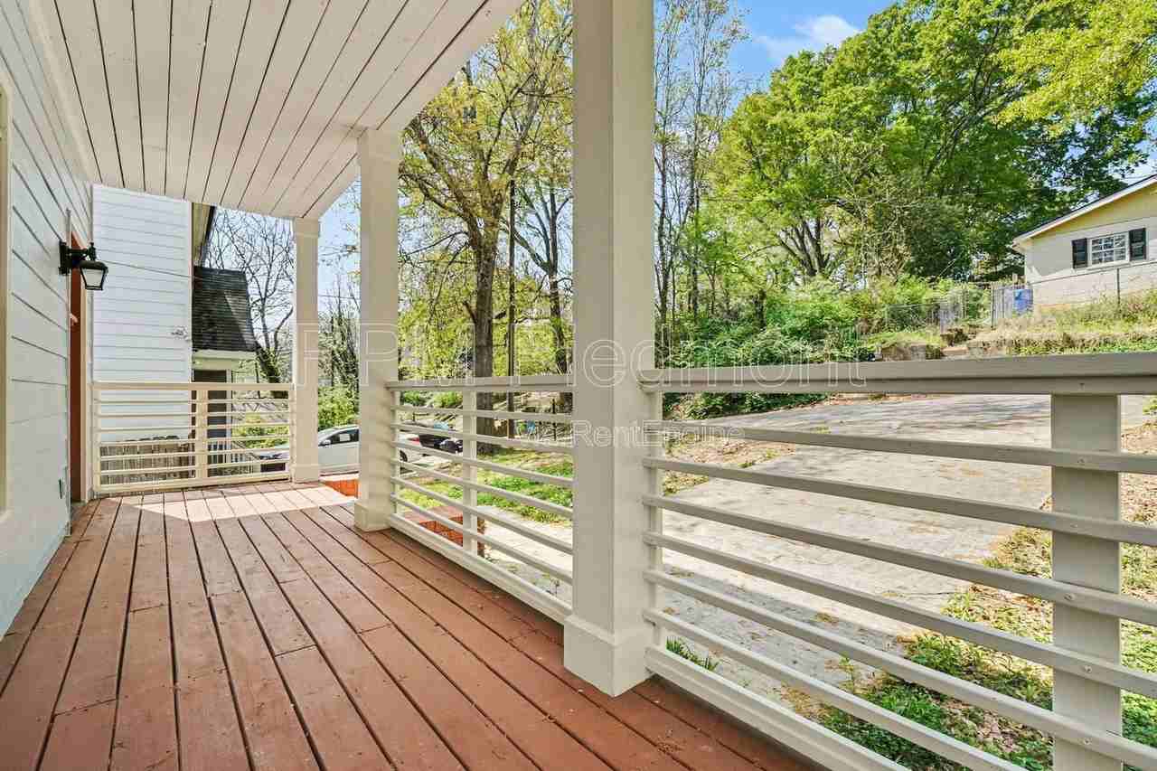 1034 Hubbard St Sw - Photo 7 of 29