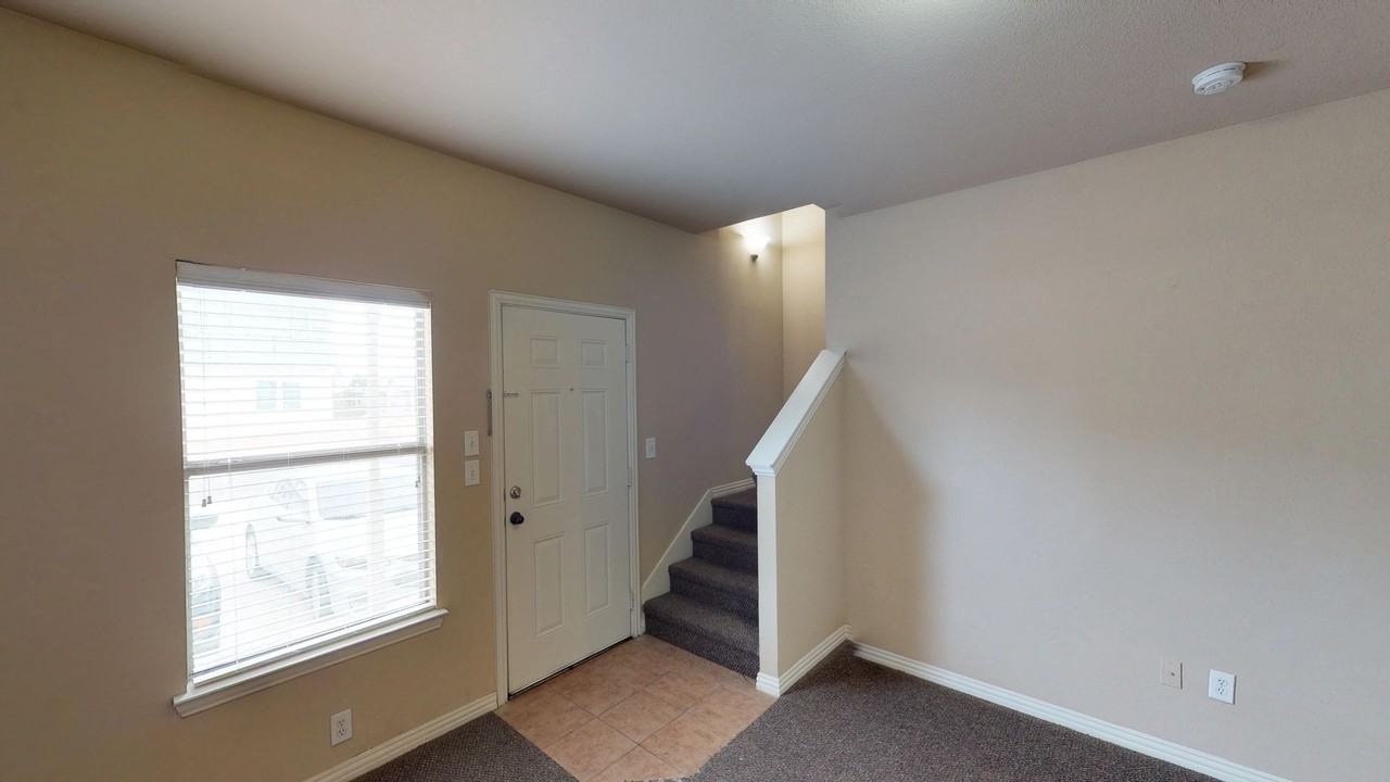 1201 Bernard Street - Photo 4 of 10