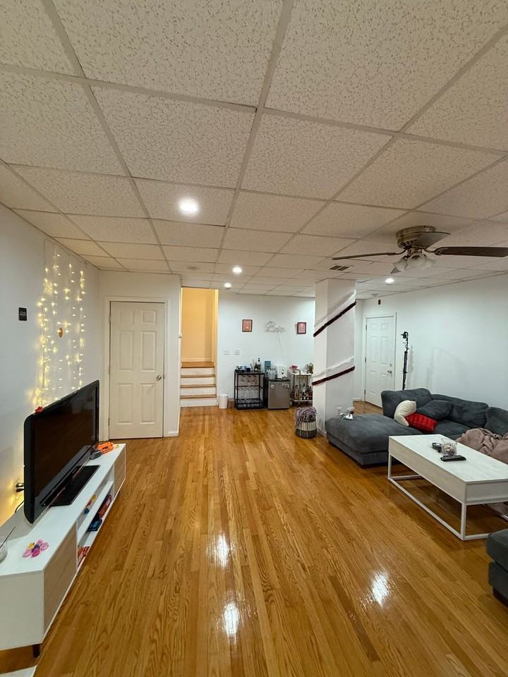 29 Fleet St - Photo 3 of 14