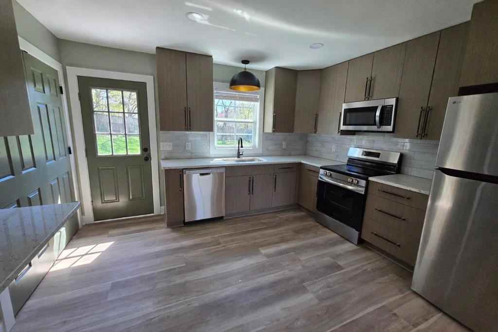 1209 Grace Ave - Photo 3 of 21