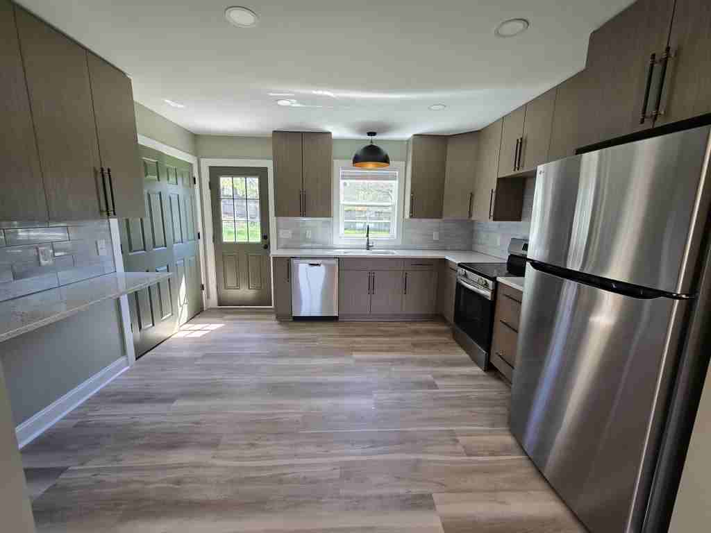 1209 Grace Ave - Photo 4 of 21