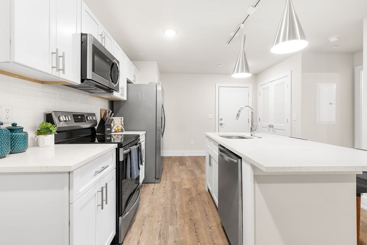214 Vine - Photo 5 of 50