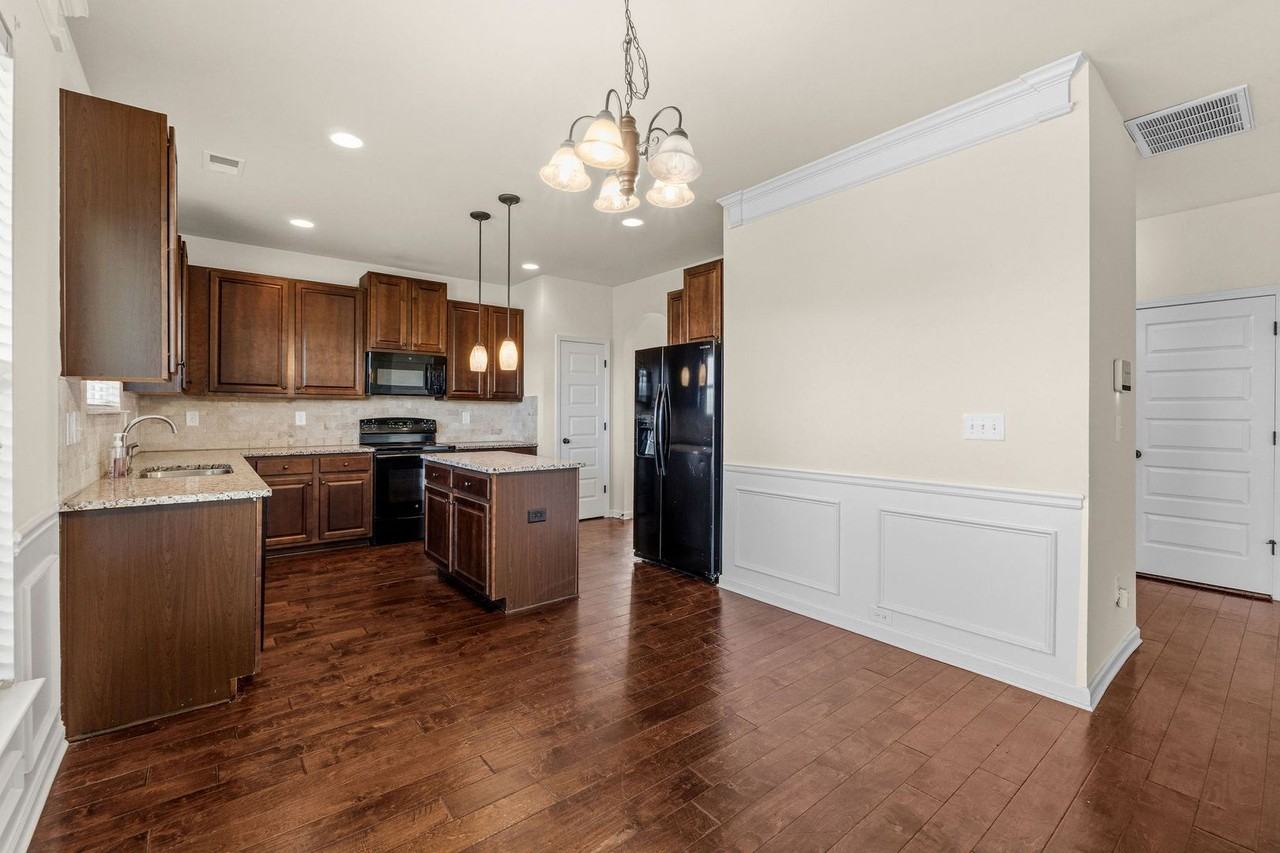 4464 Grove Landing Dr - Photo 7 of 35