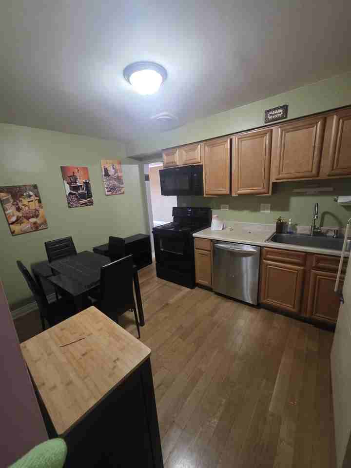 606 E Algonquin Rd #101 - Photo 4 of 19