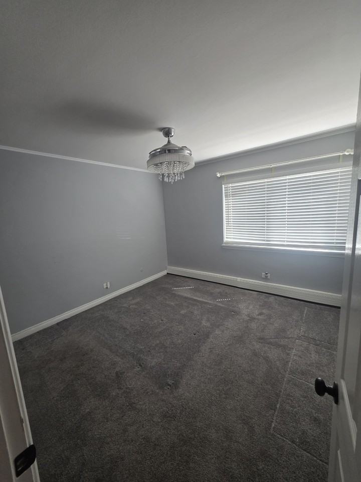 606 E Algonquin Rd #101 - Photo 7 of 19