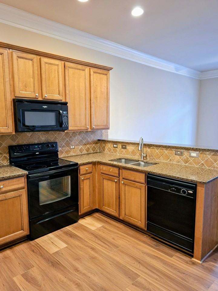 2043 Cobblestone Cir Ne - Photo 2 of 12