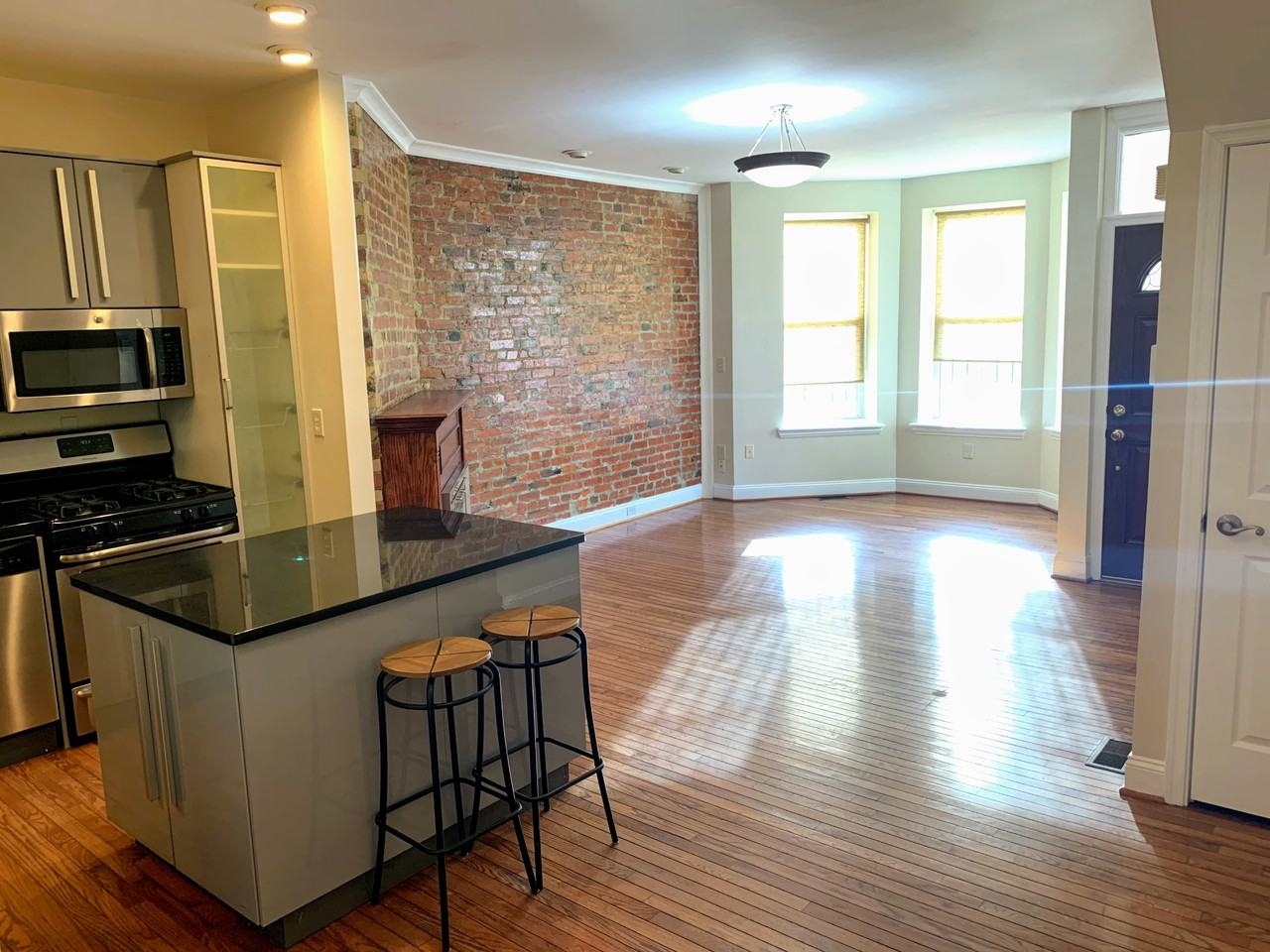 1711 4th St Nw #1 - Photo 3 of 11