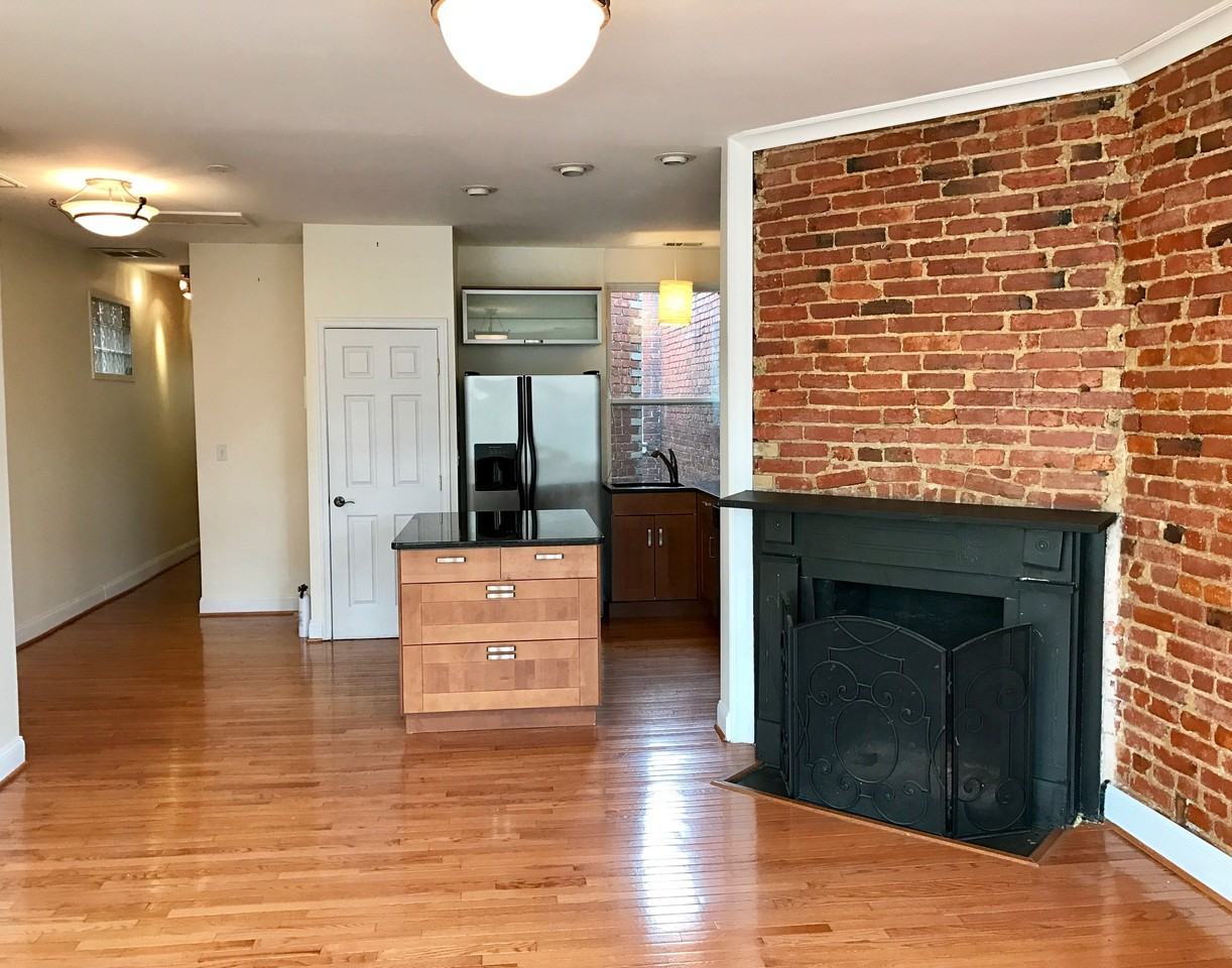 1711 4th St Nw #1 - Photo 6 of 11