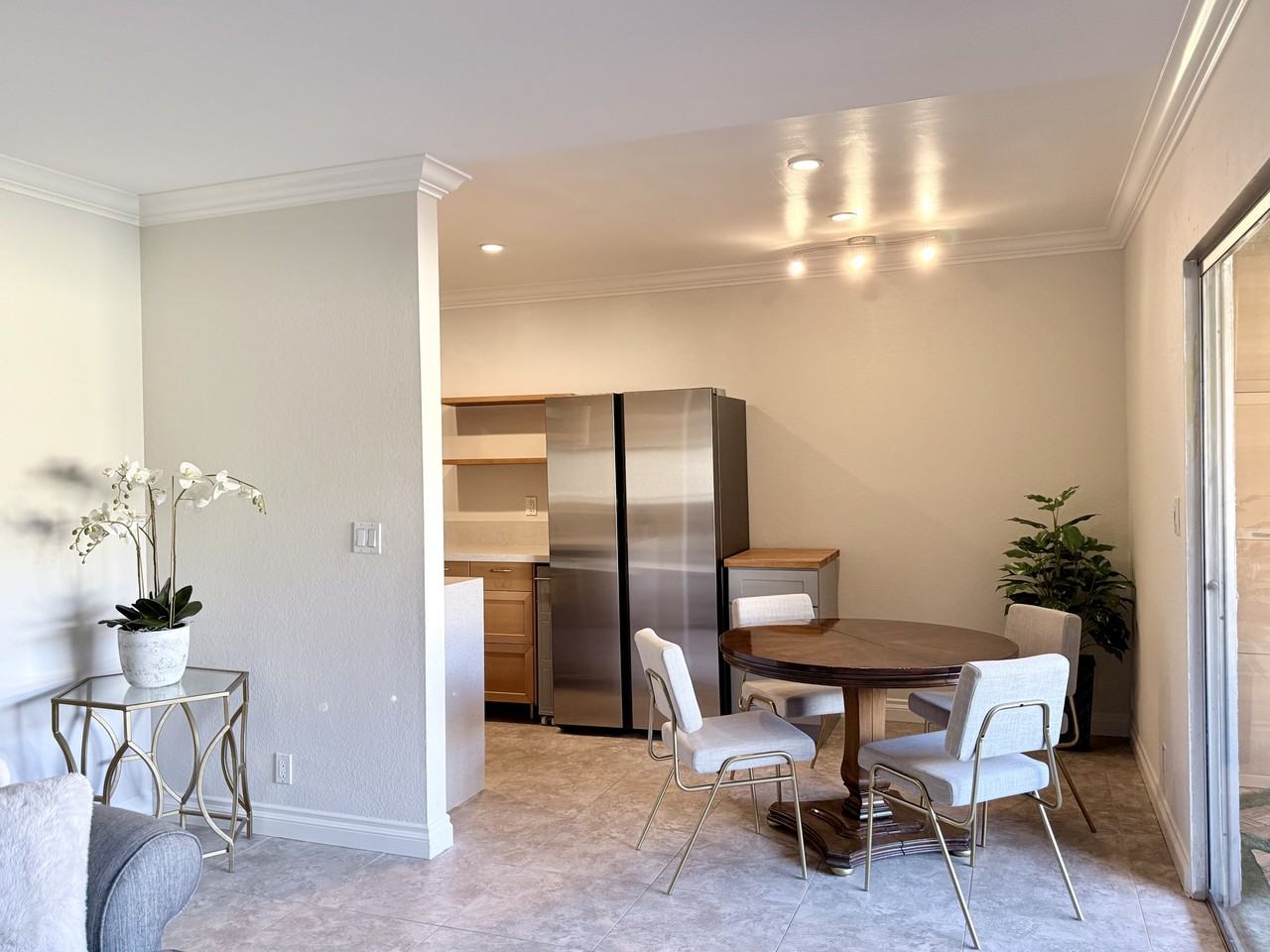 408 E Civic Center Dr #302 - Photo 4 of 11