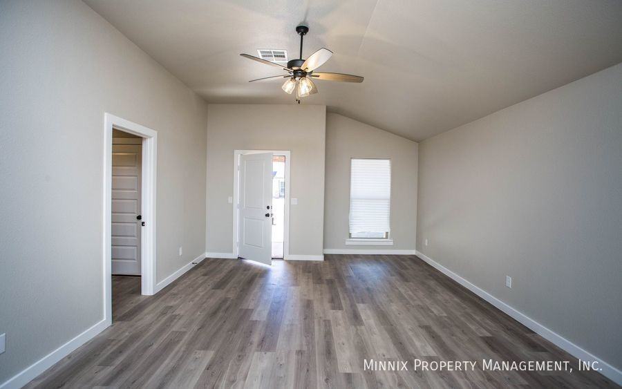 13212 Avenue S - Photo 5 of 35