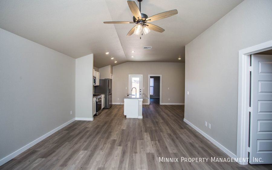 13212 Avenue S - Photo 6 of 35