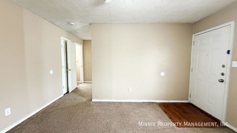 310 E Lynn St - Photo 3 of 14