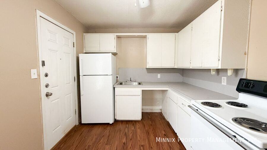 310 E Lynn St - Photo 7 of 14