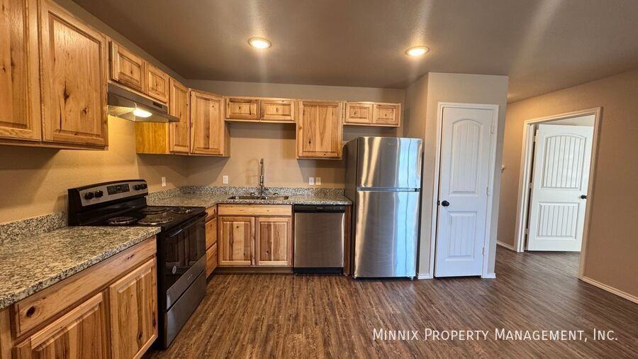 2610 N Avenue P - Photo 4 of 21