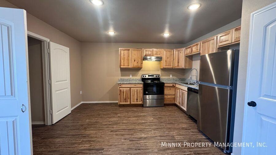 2610 N Avenue P - Photo 5 of 21