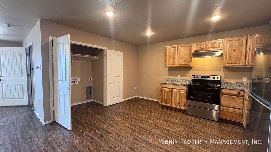 2610 N Avenue P - Photo 6 of 21