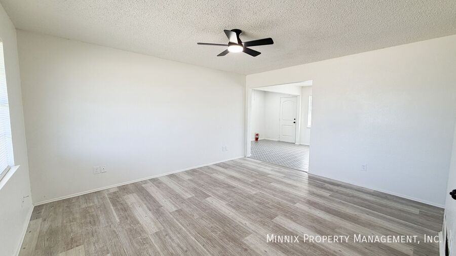 4615 Grinnell St - Photo 5 of 23