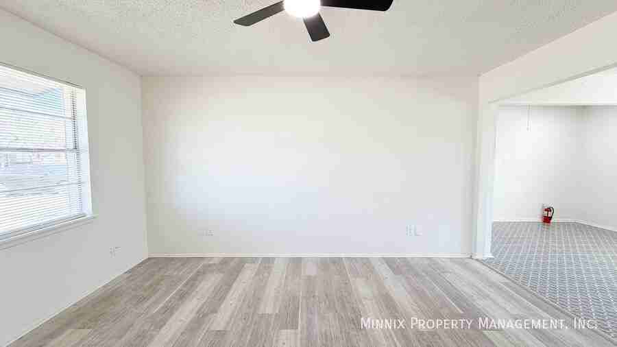 4615 Grinnell St - Photo 6 of 23