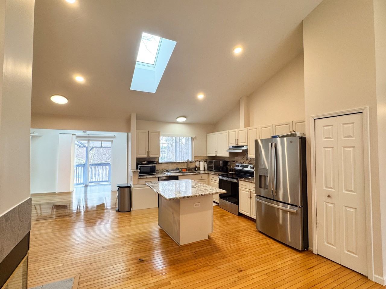 915 Huntclub Blvd #NA - Photo 5 of 15