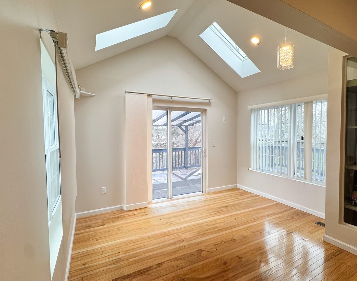 915 Huntclub Blvd #NA - Photo 6 of 15