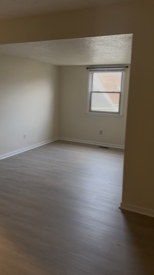 1598 Crescent Pointe Ln #1598 - Photo 3 of 9