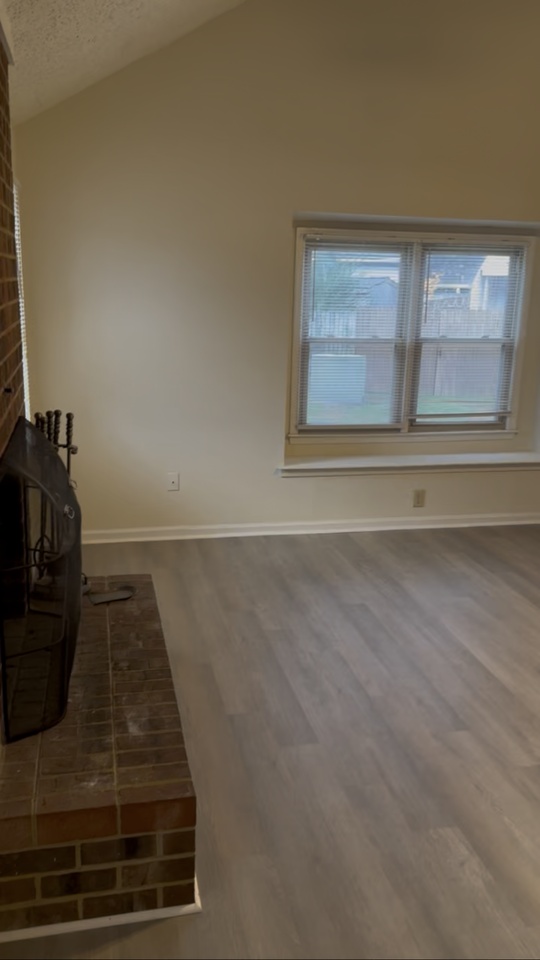 1598 Crescent Pointe Ln #1598 - Photo 4 of 9