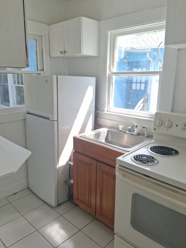 309 Pennsylvania Ave #1-2 - Photo 5 of 7