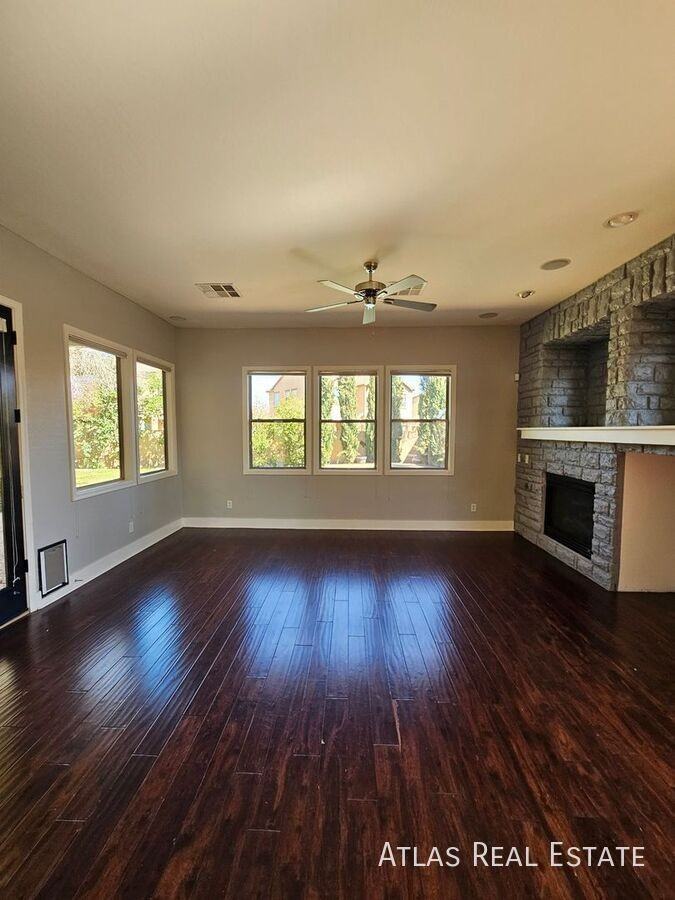 1076 E Phelps St - Photo 6 of 23