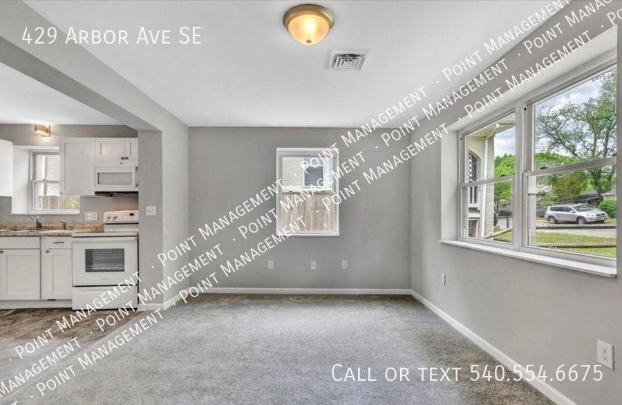 429 Arbor Ave Se - Photo 5 of 11