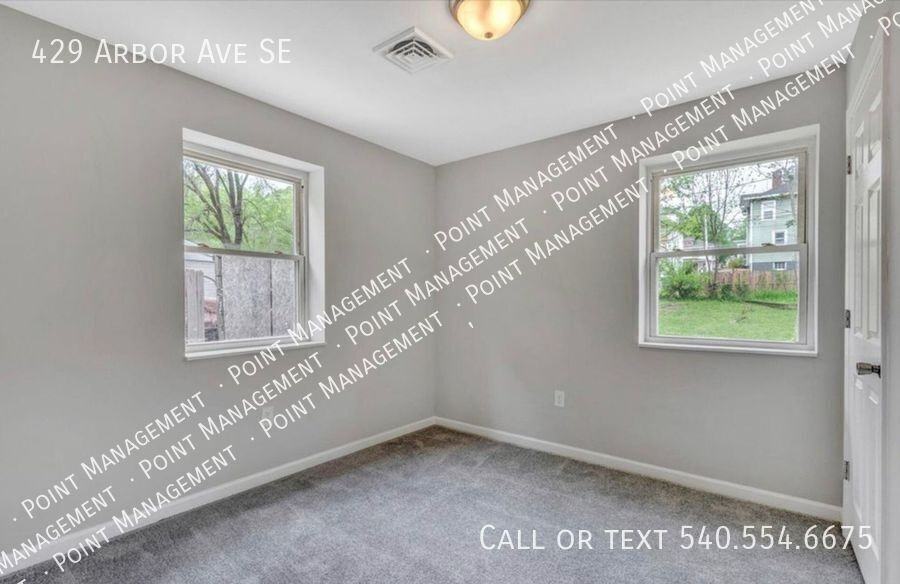 429 Arbor Ave Se - Photo 6 of 11