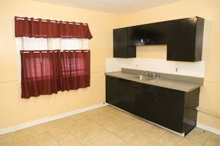 865-869 Clifford - Photo 1 of 1