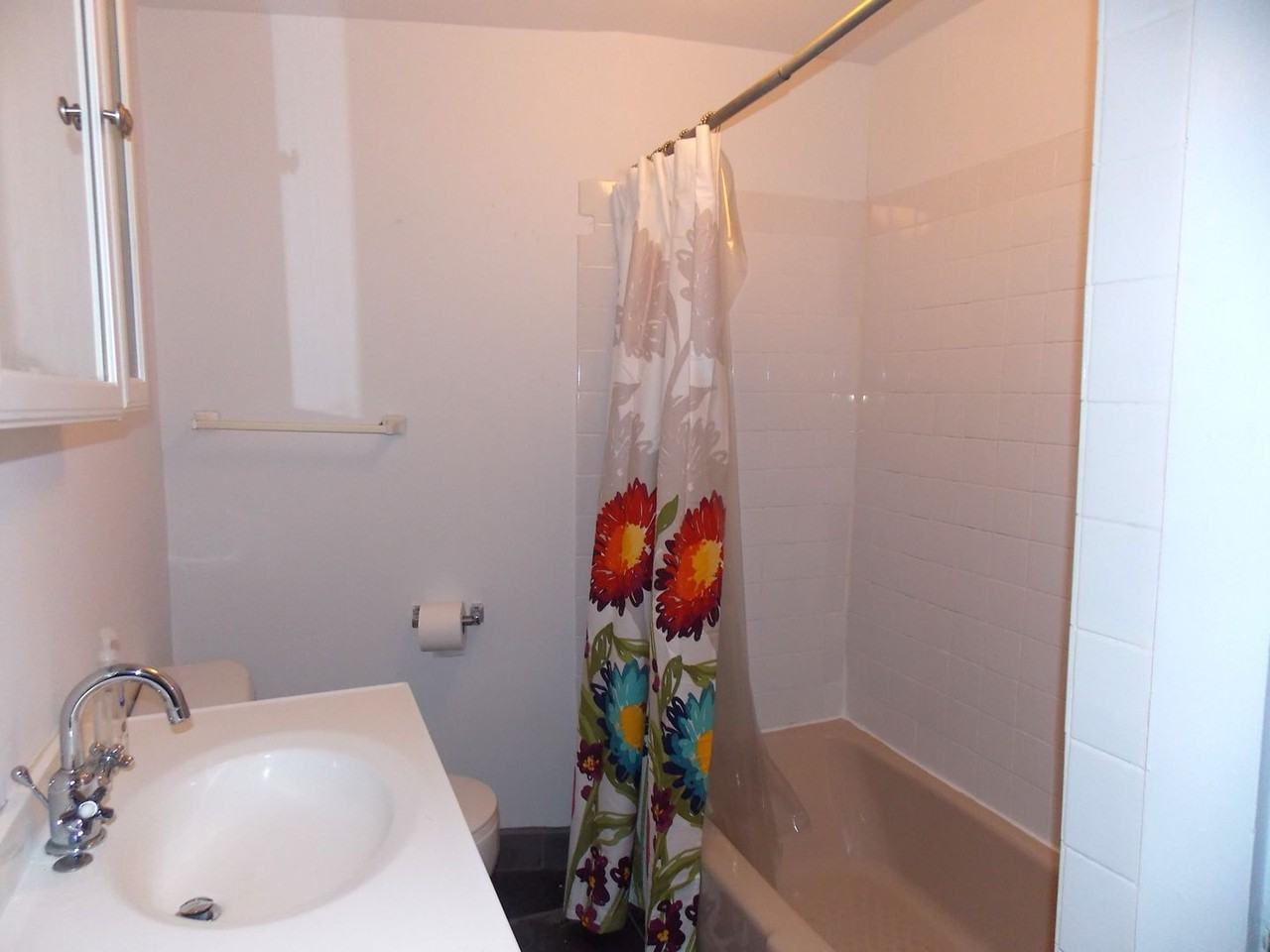924 State St #7 - Photo 5 of 7