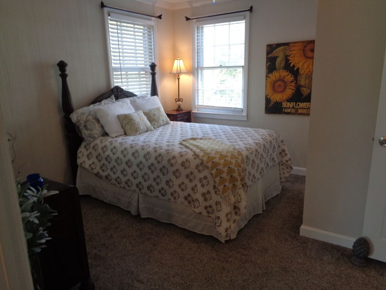 608 Knollwood St - Photo 5 of 23