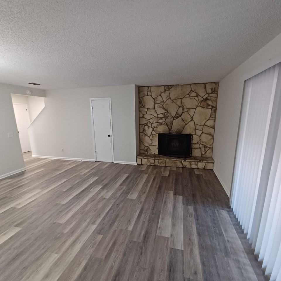 1201 Douglas St - Photo 2 of 25