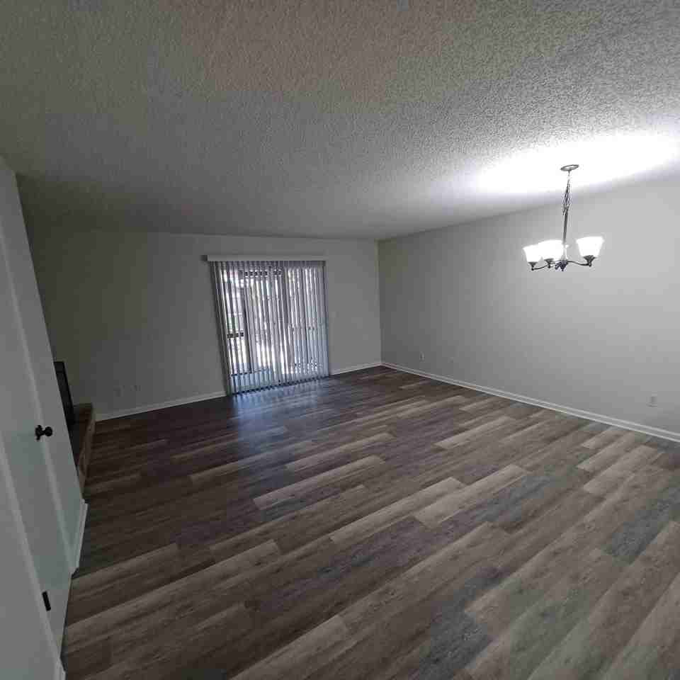 1201 Douglas St - Photo 3 of 25