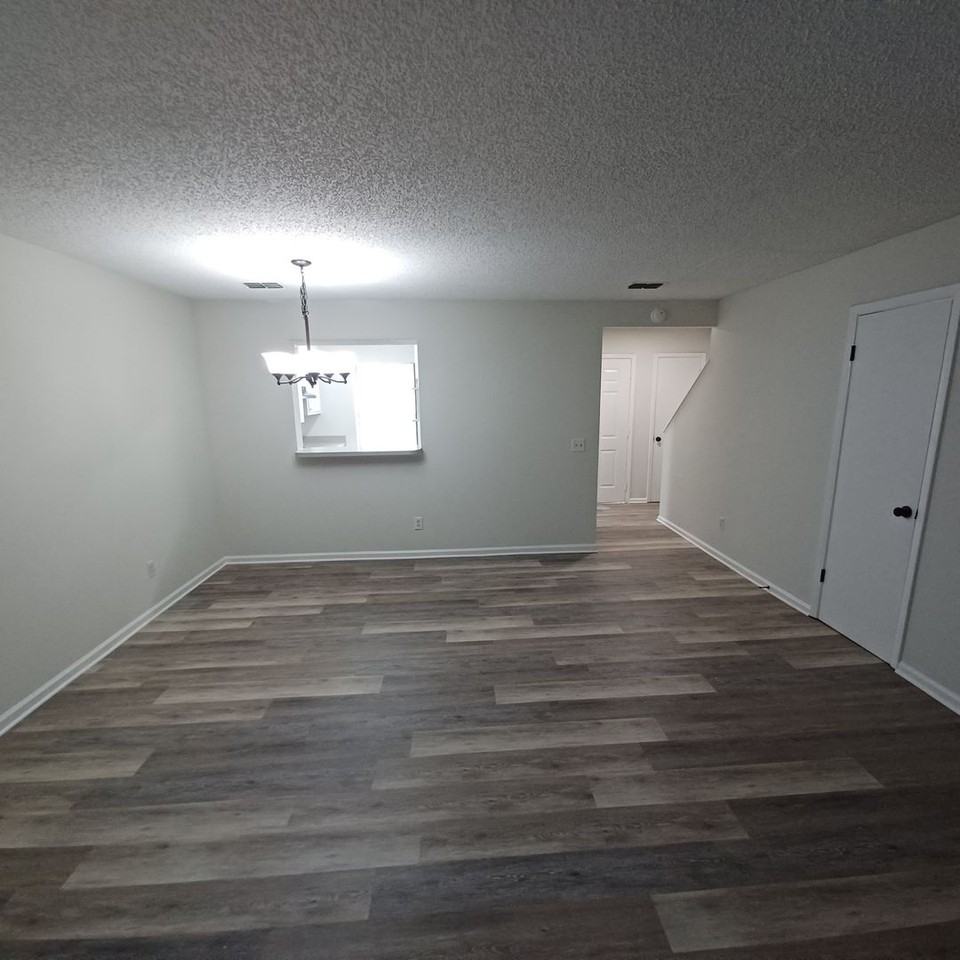 1201 Douglas St - Photo 4 of 25