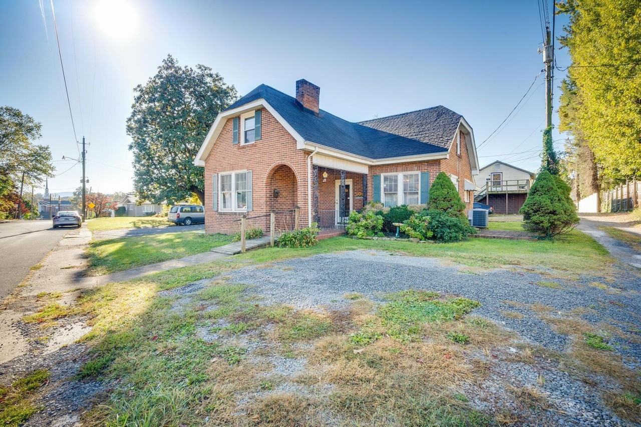 712 Haynes St - Photo 2 of 36