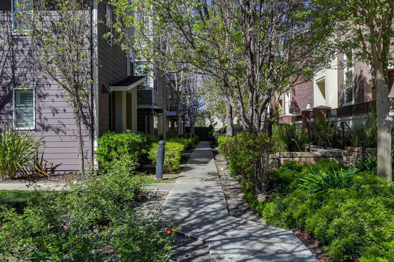 1069 Saginaw Ter - Photo 2 of 34