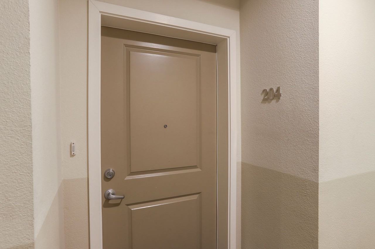 1069 Saginaw Ter - Photo 4 of 34