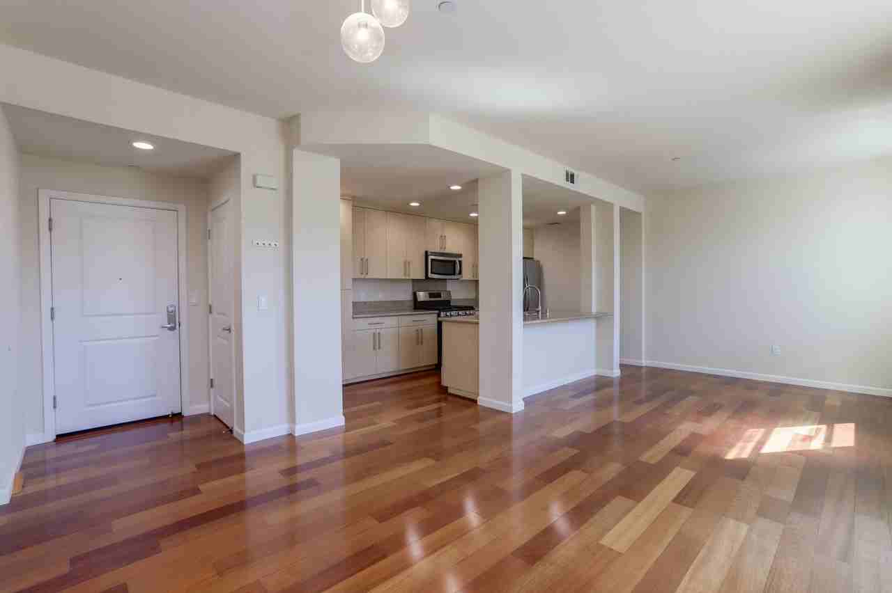 1069 Saginaw Ter - Photo 5 of 34