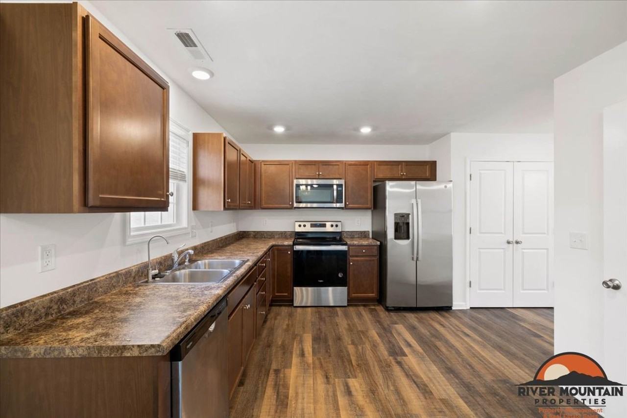 186 Redwood Dr - Photo 2 of 23