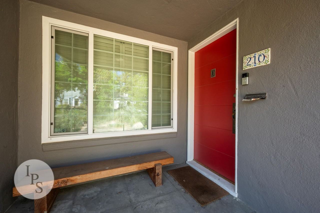 210 E Harvard Ave - Photo 5 of 30