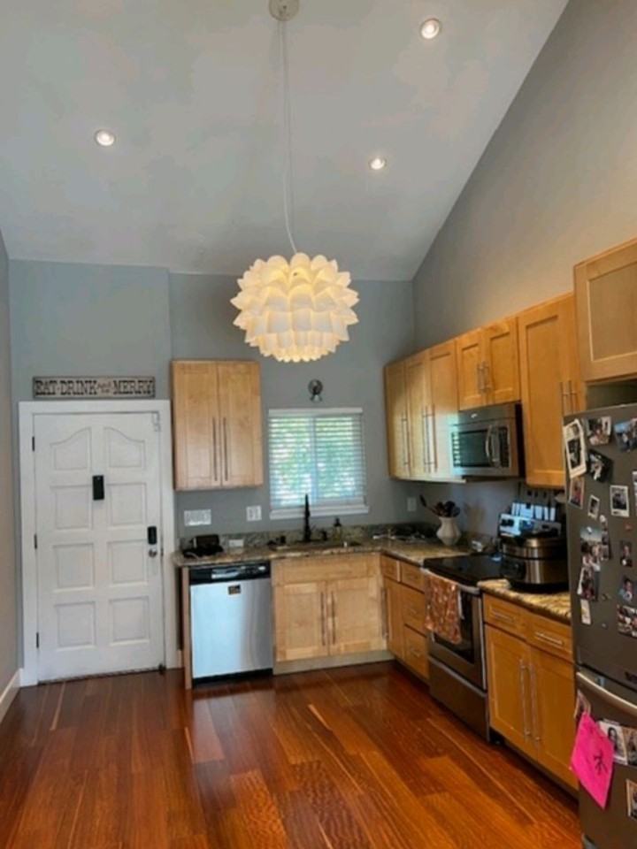 3847 Vineyard Ave - Photo 2 of 11